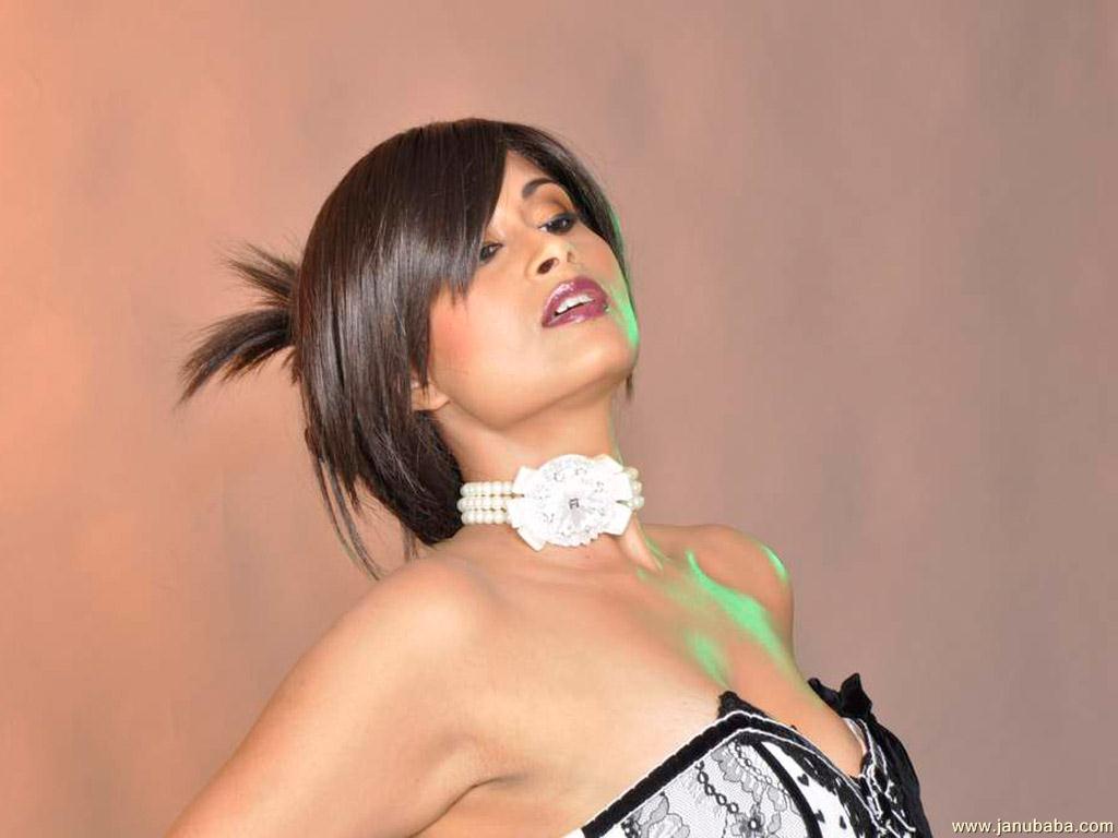 Aiysha Saagar         by coolman