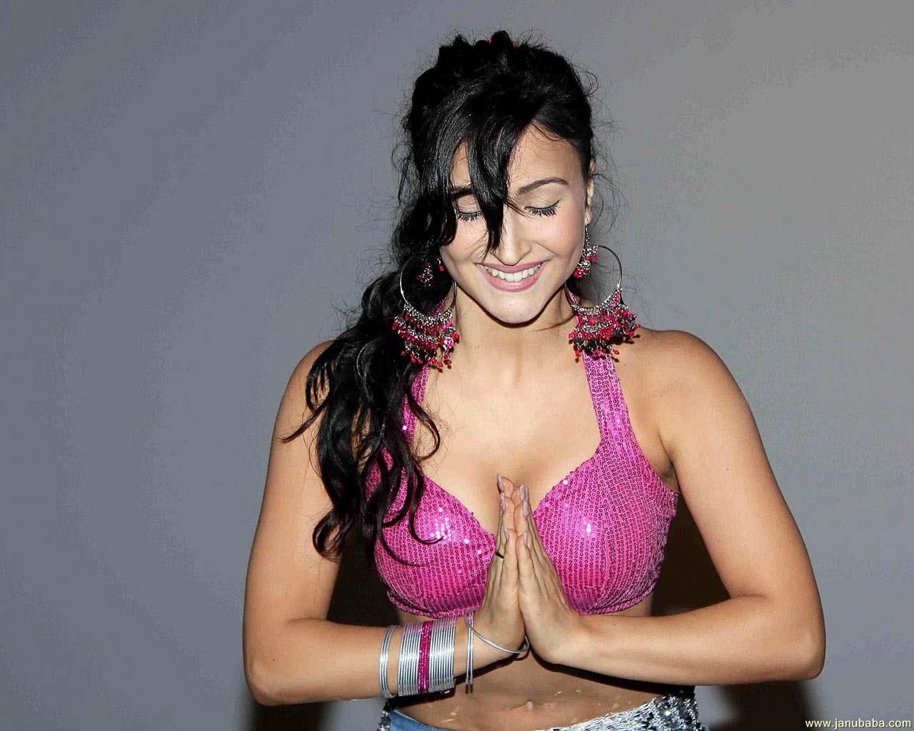 Elli Avram           by coolman