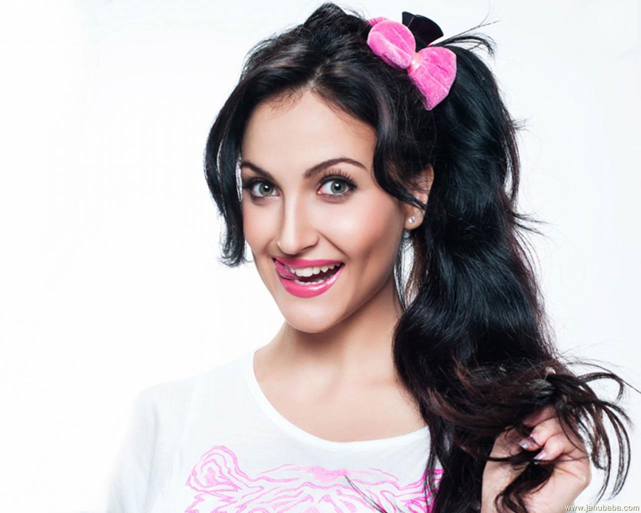 Elli Avram       by coolman