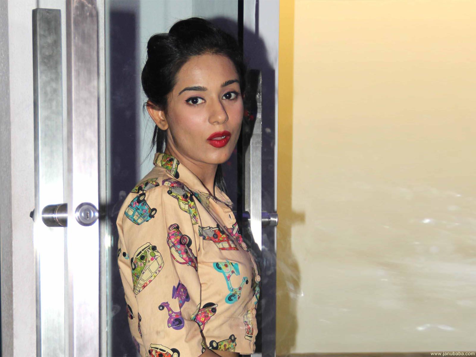 Amrita Rao              by coolman
