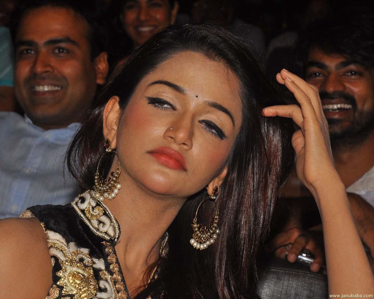 Anaika Soti                      by coolman