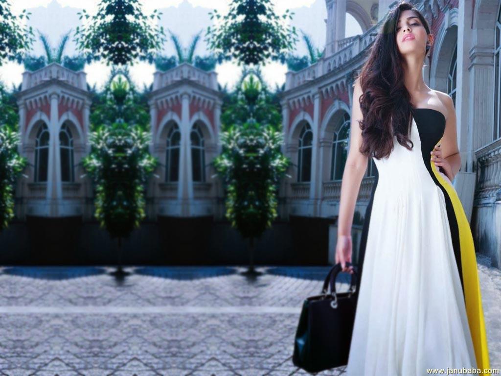 Sonam Kapoor                by coolman