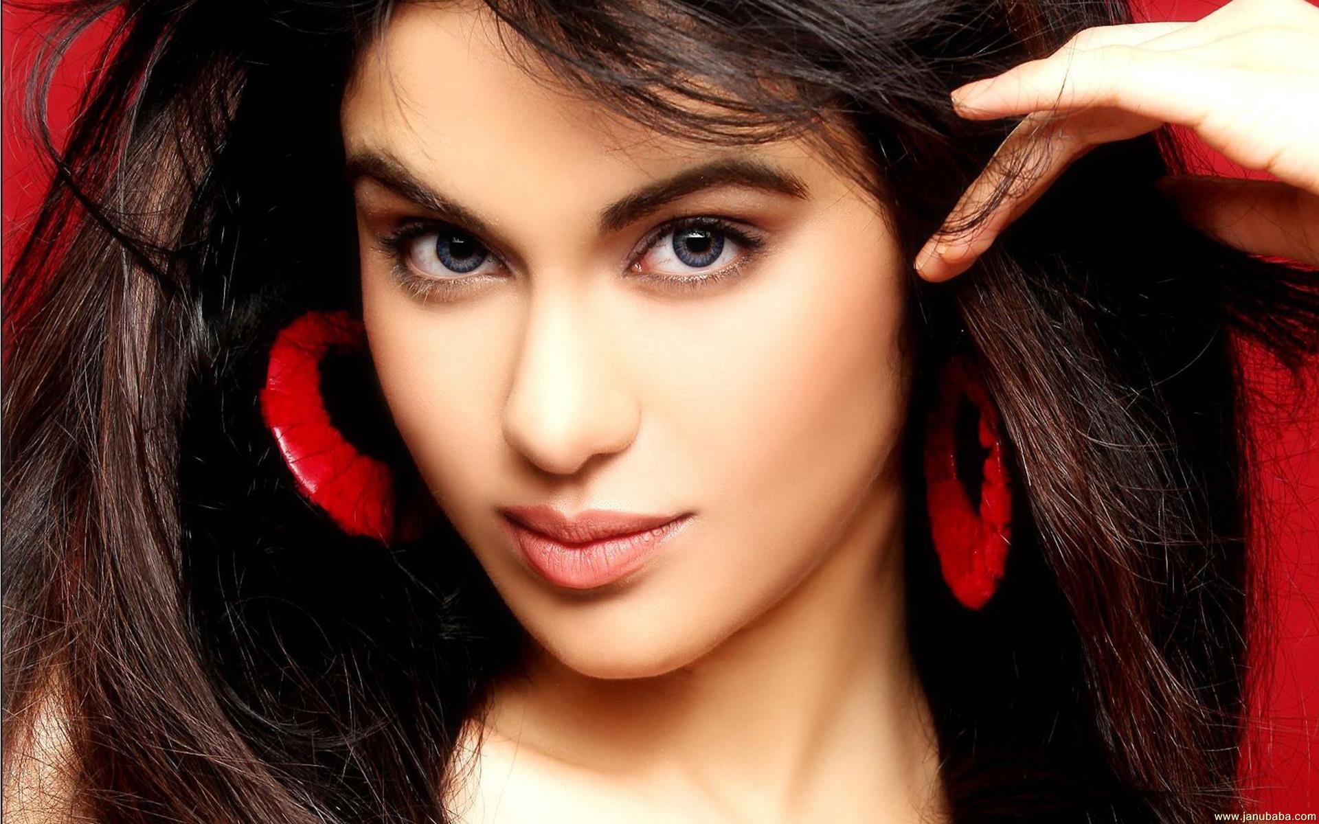 Adah Sharma By Hubbak