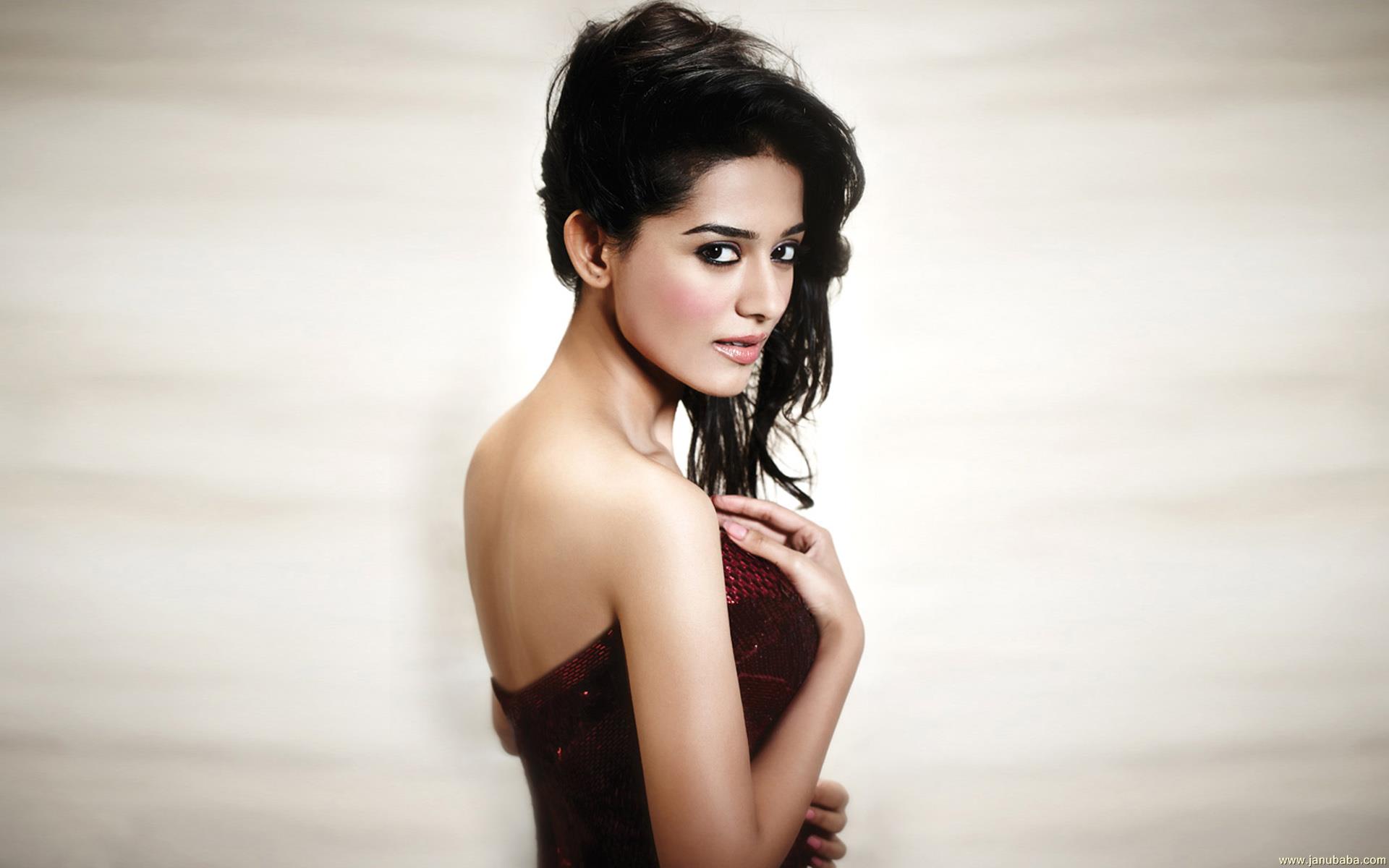 Amrita Rao By Hubbak