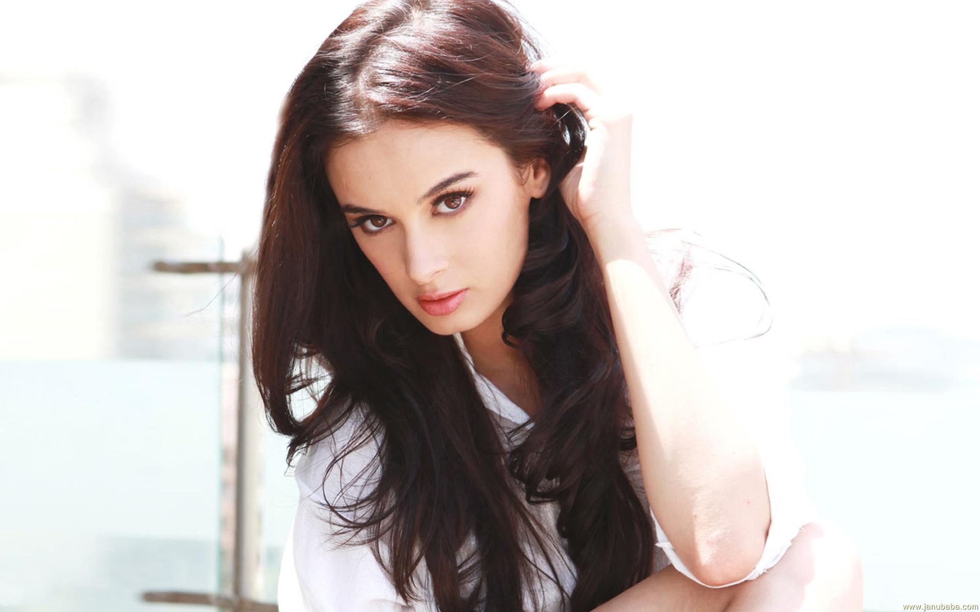 Evelyn Sharma By Hubbak