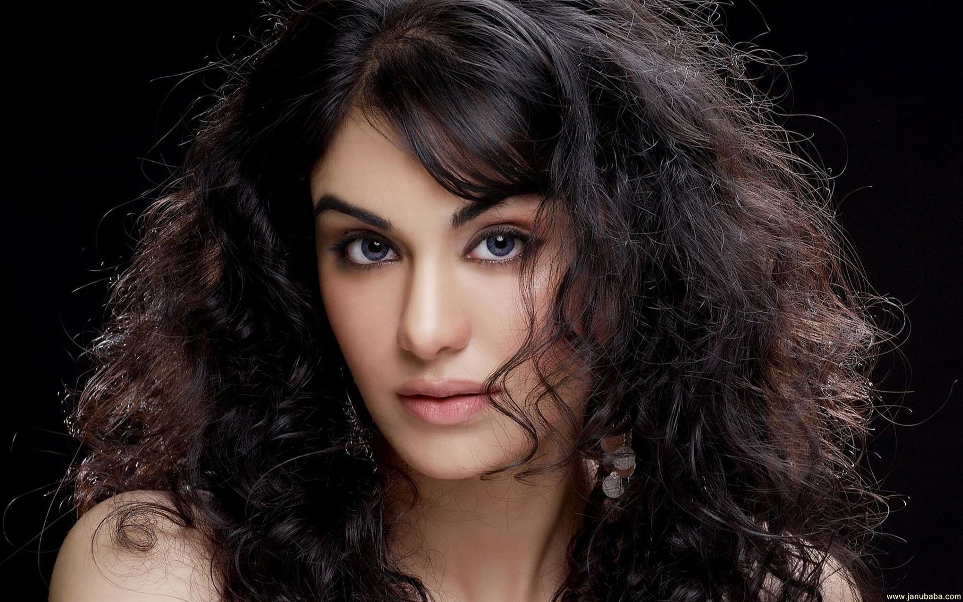 Adah Sharma By Hubbak