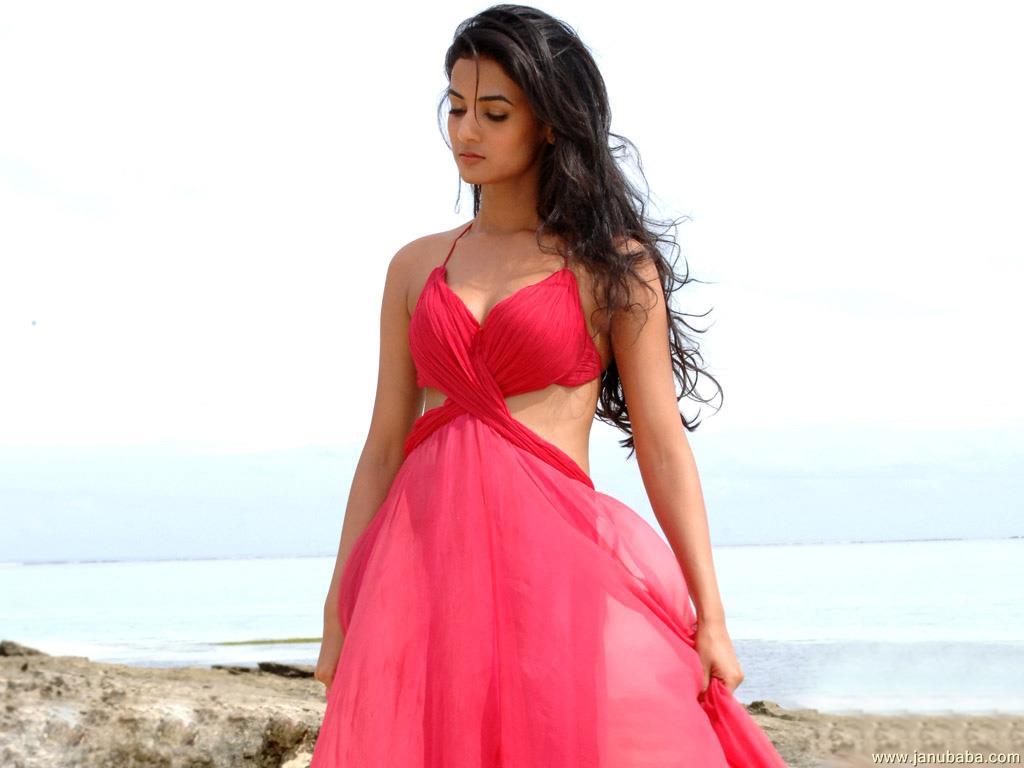 Sonal Chauhan             by coolman