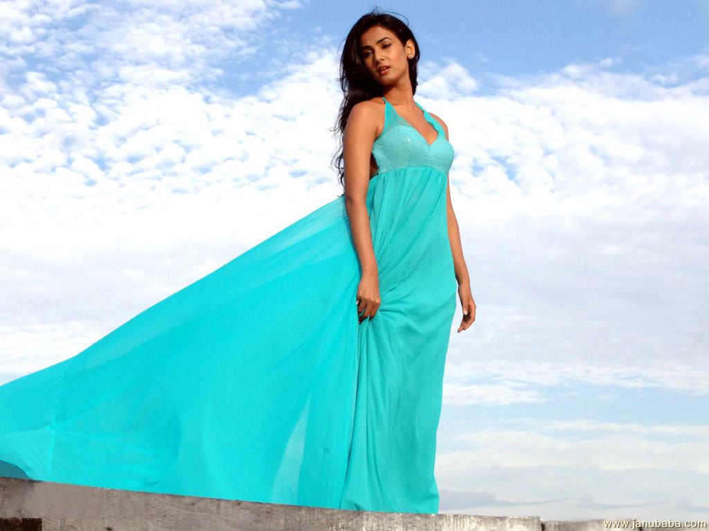 Sonal Chauhan             by coolman