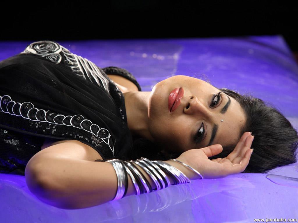 Shriya Saran              by coolman