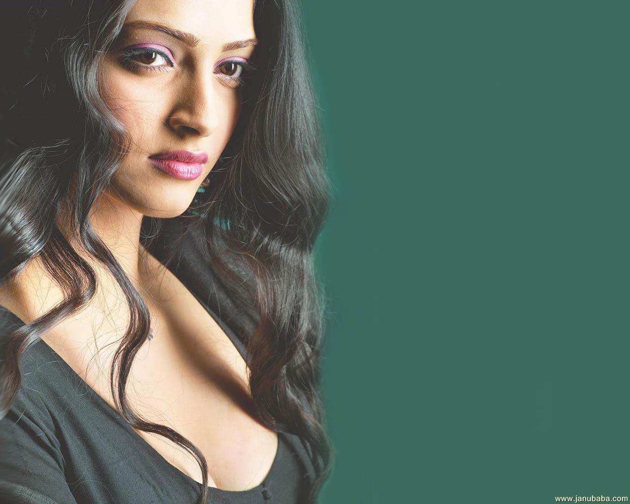 Sonam Kapoor               by coolman