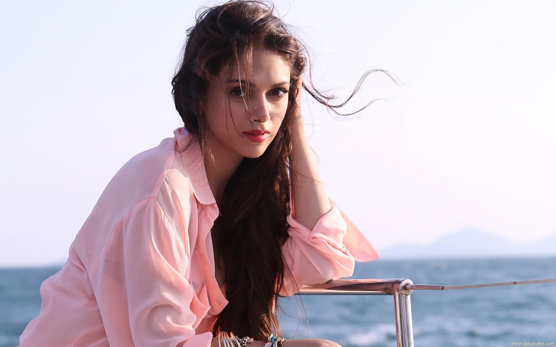 Aditi Rao By Hubbak