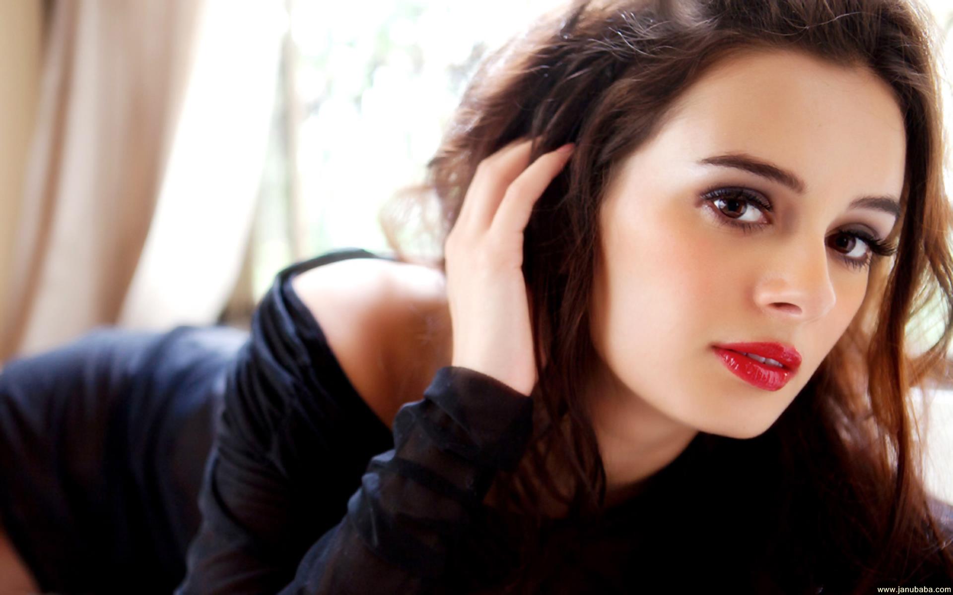 Evelyn Sharma By Hubbak