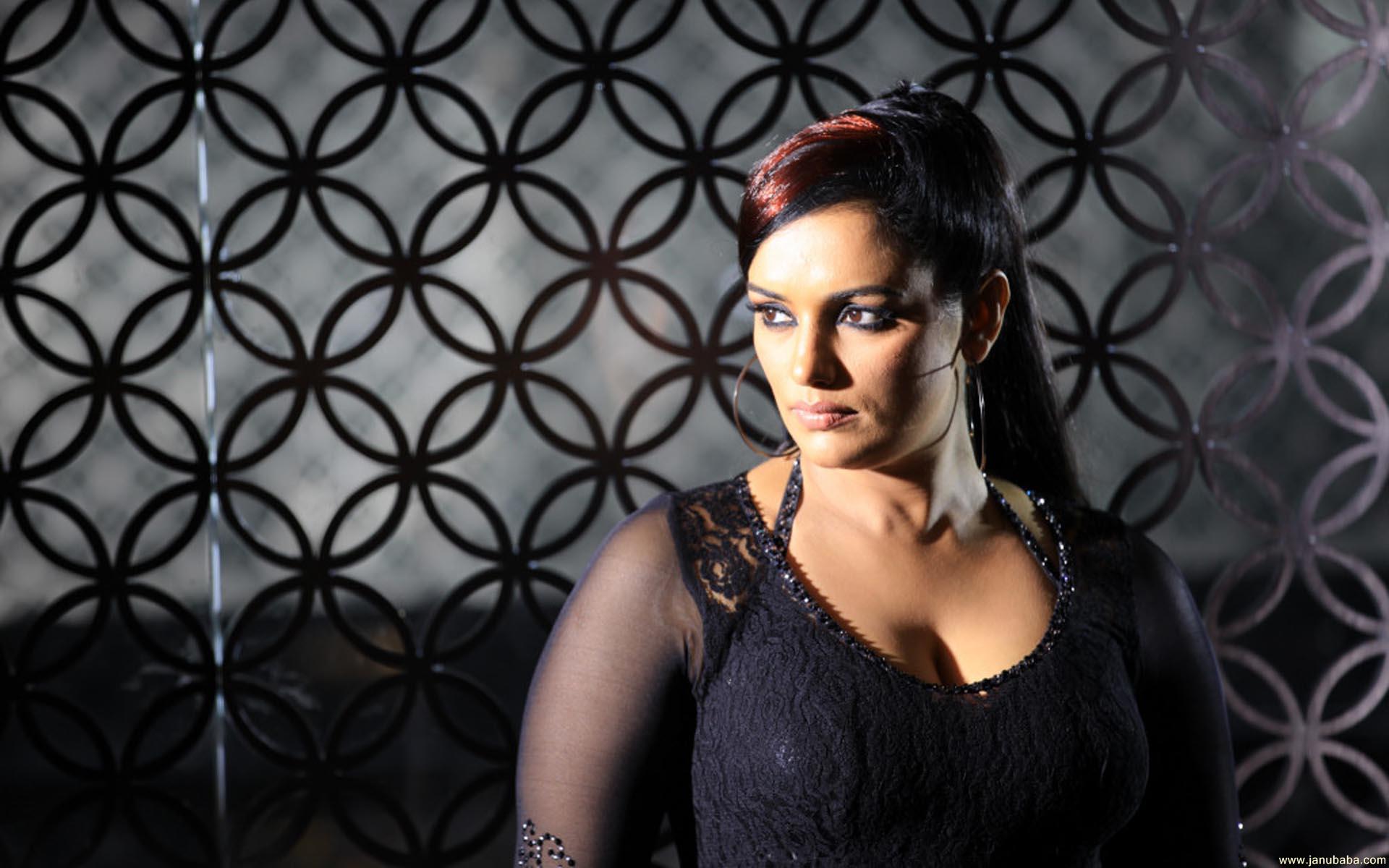 Shweta Menon              by coolman