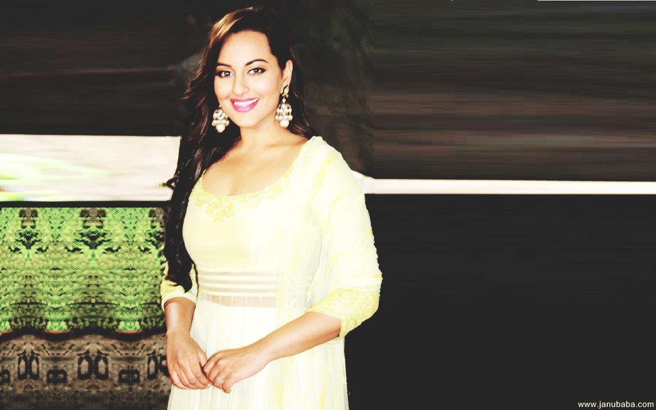  Sonakshi Sinha 