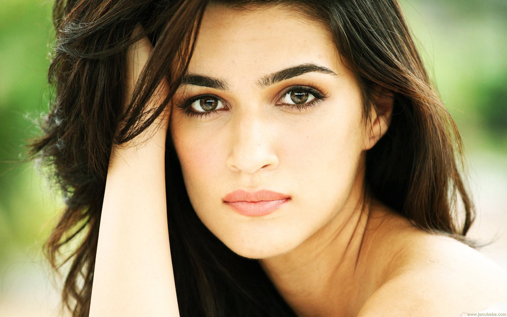 Kriti Sanon By Hubbak