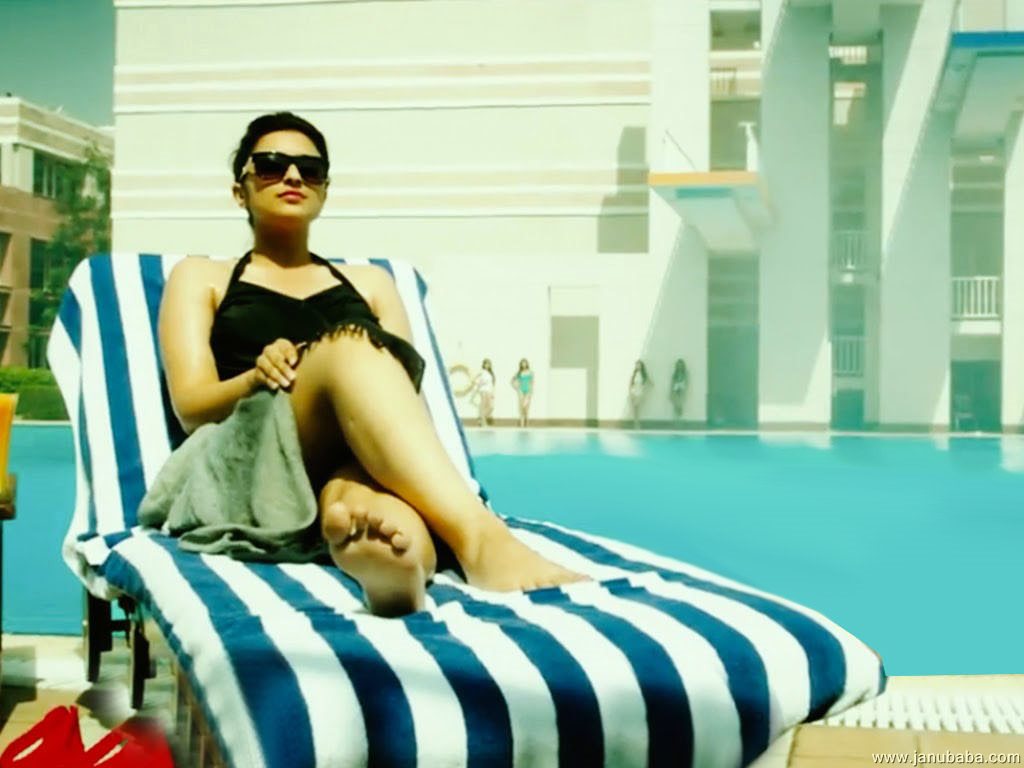 Parineeti Chopra           by coolman