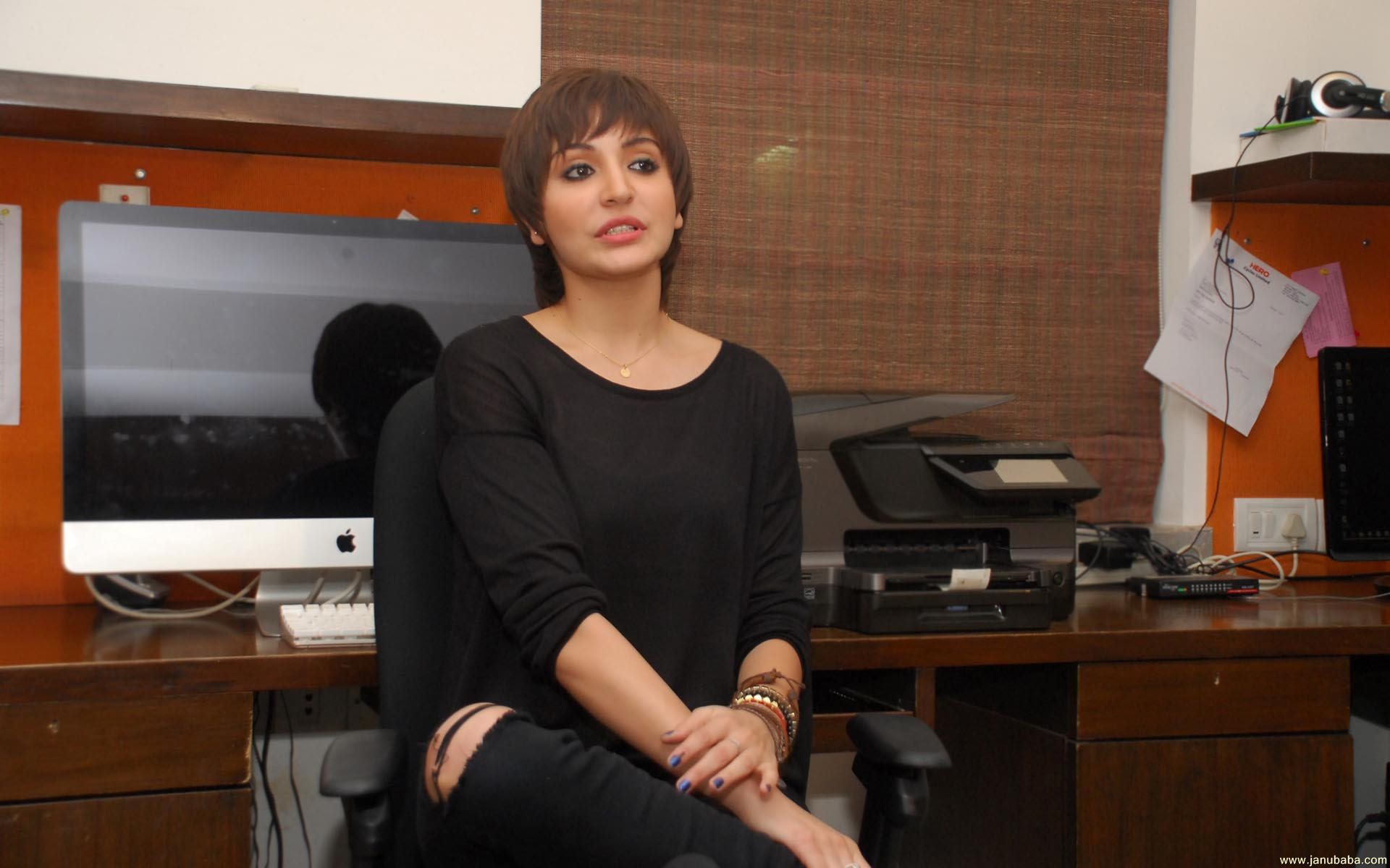Anushka sharma    by coolman