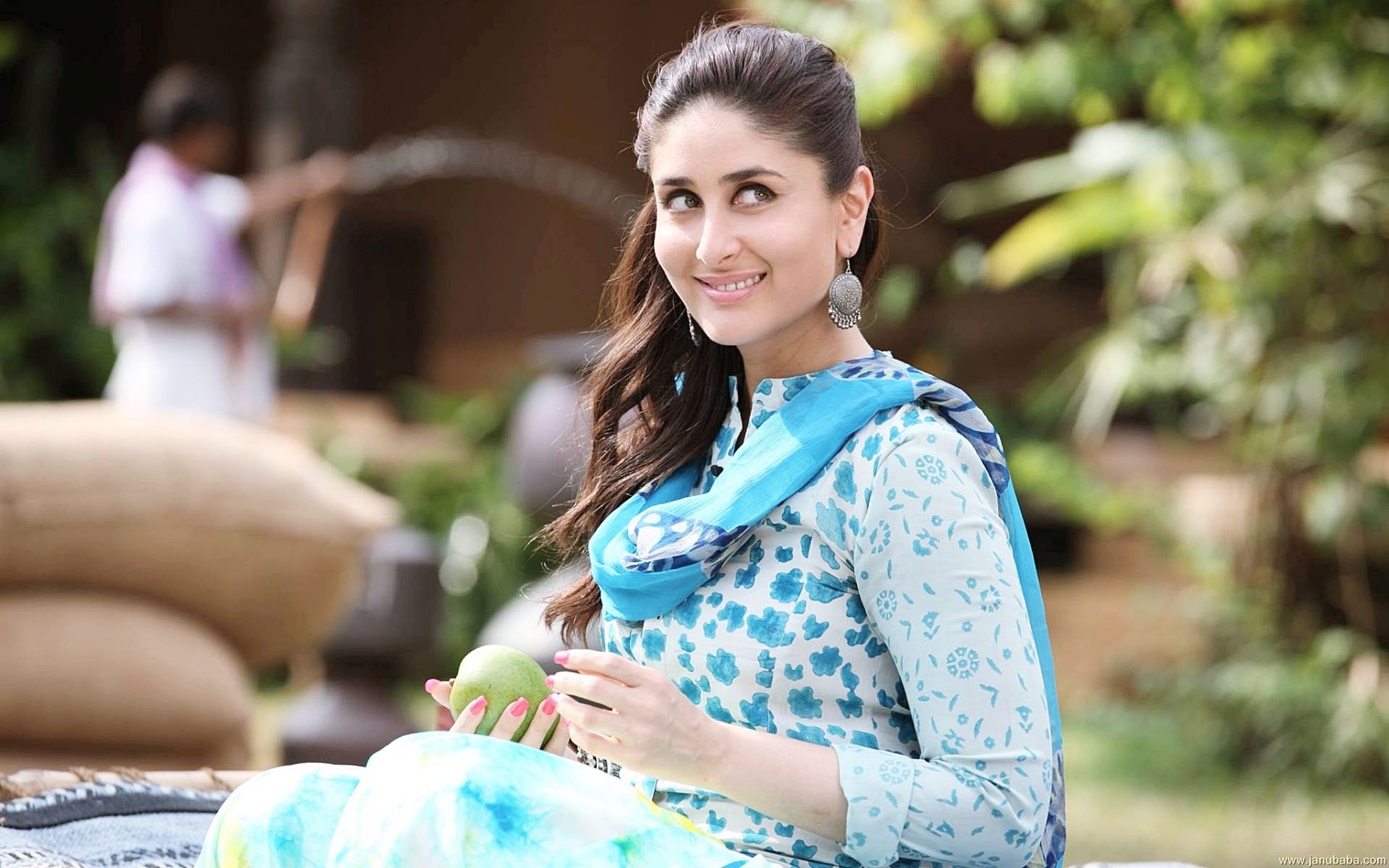 Kareena Kapoor       by coolman
