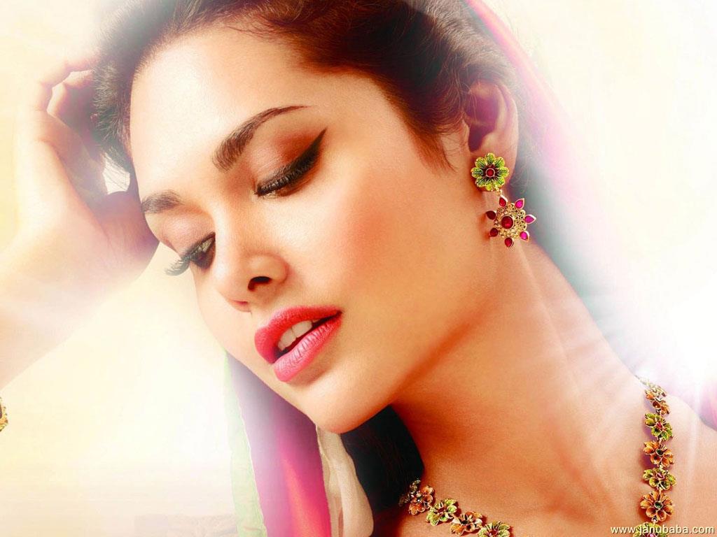 Esha Gupta            by coolman