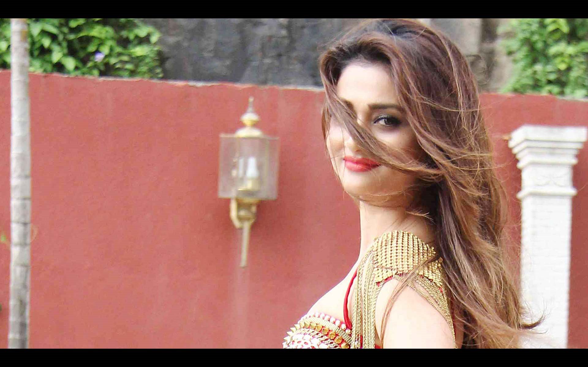 Ankita Srivastava              by coolman