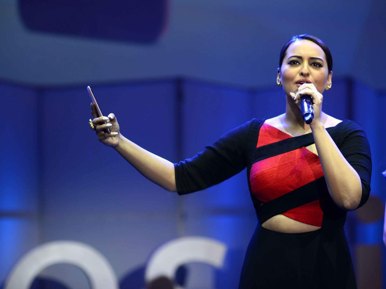 Sonakshi Sinha        by coolman