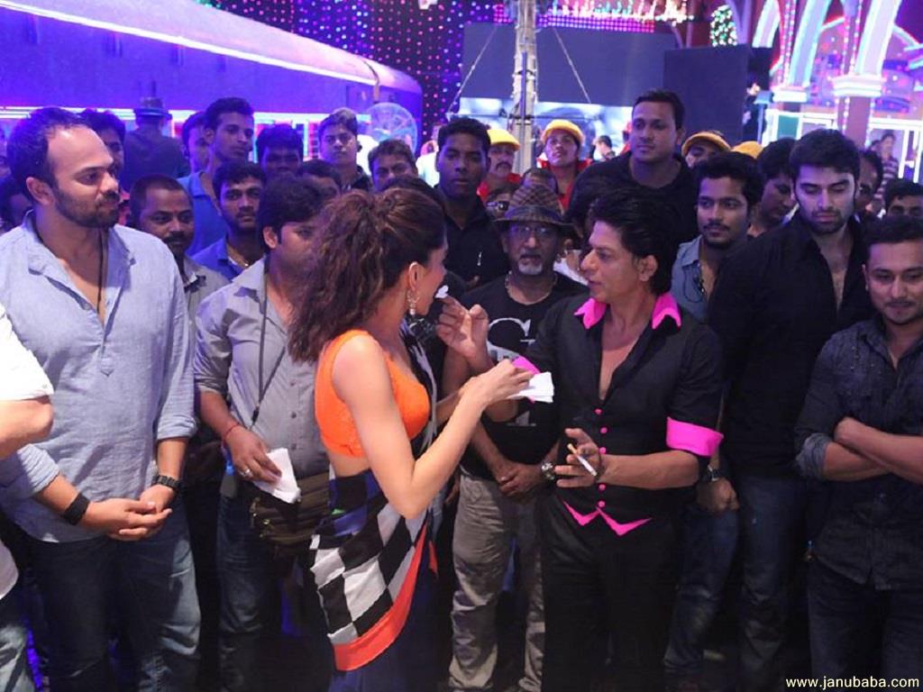 Shahrukh Khan with Deepika Paukone