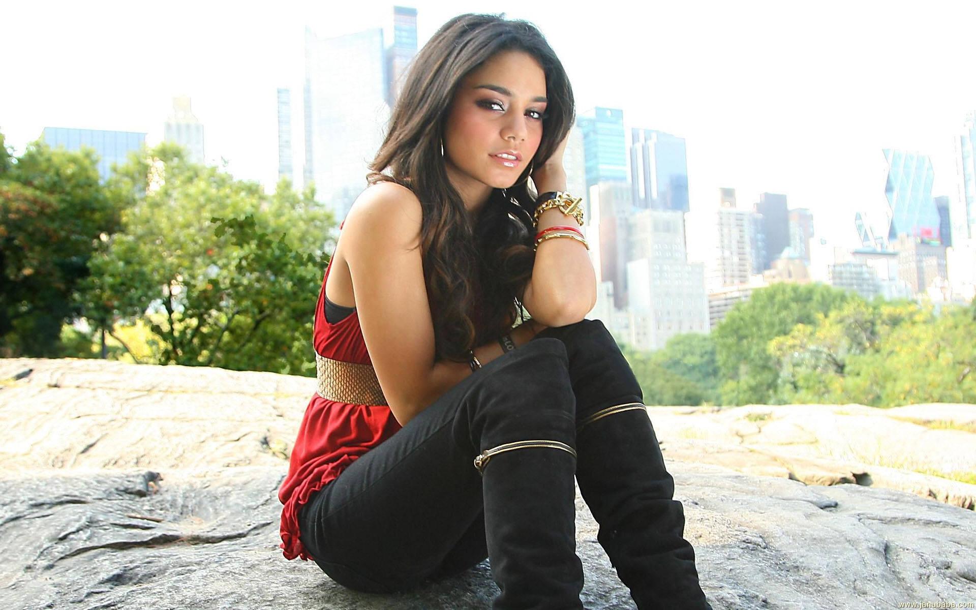 Vanessa Hudgens By Hubbak