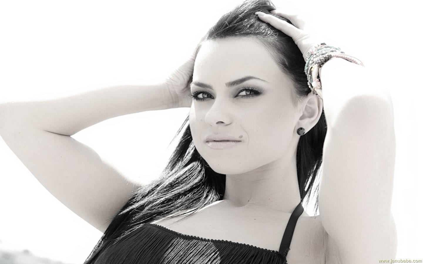 Inna By Hubbak