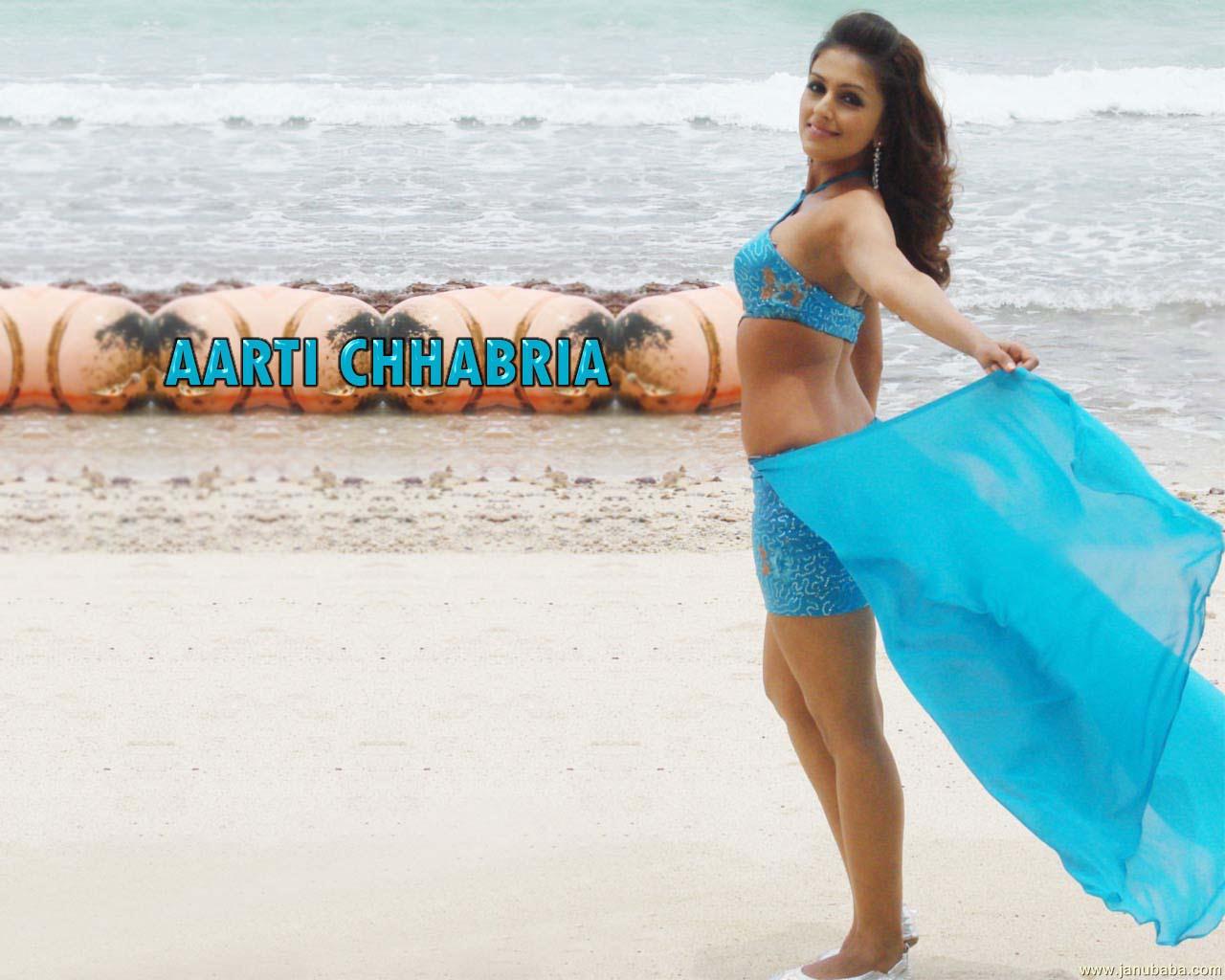 Aarti Chhabria              by coolman