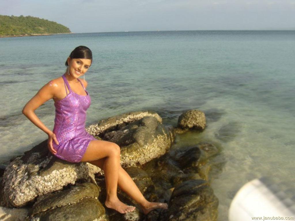 Aarti Chhabria              by coolman
