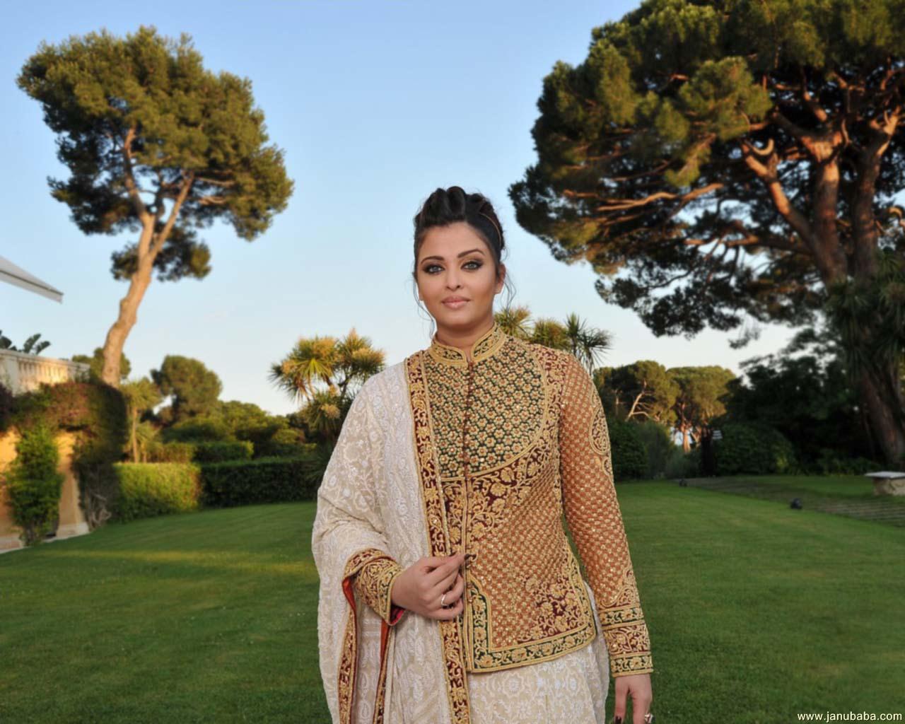 Aishwarya Rai               by coolman
