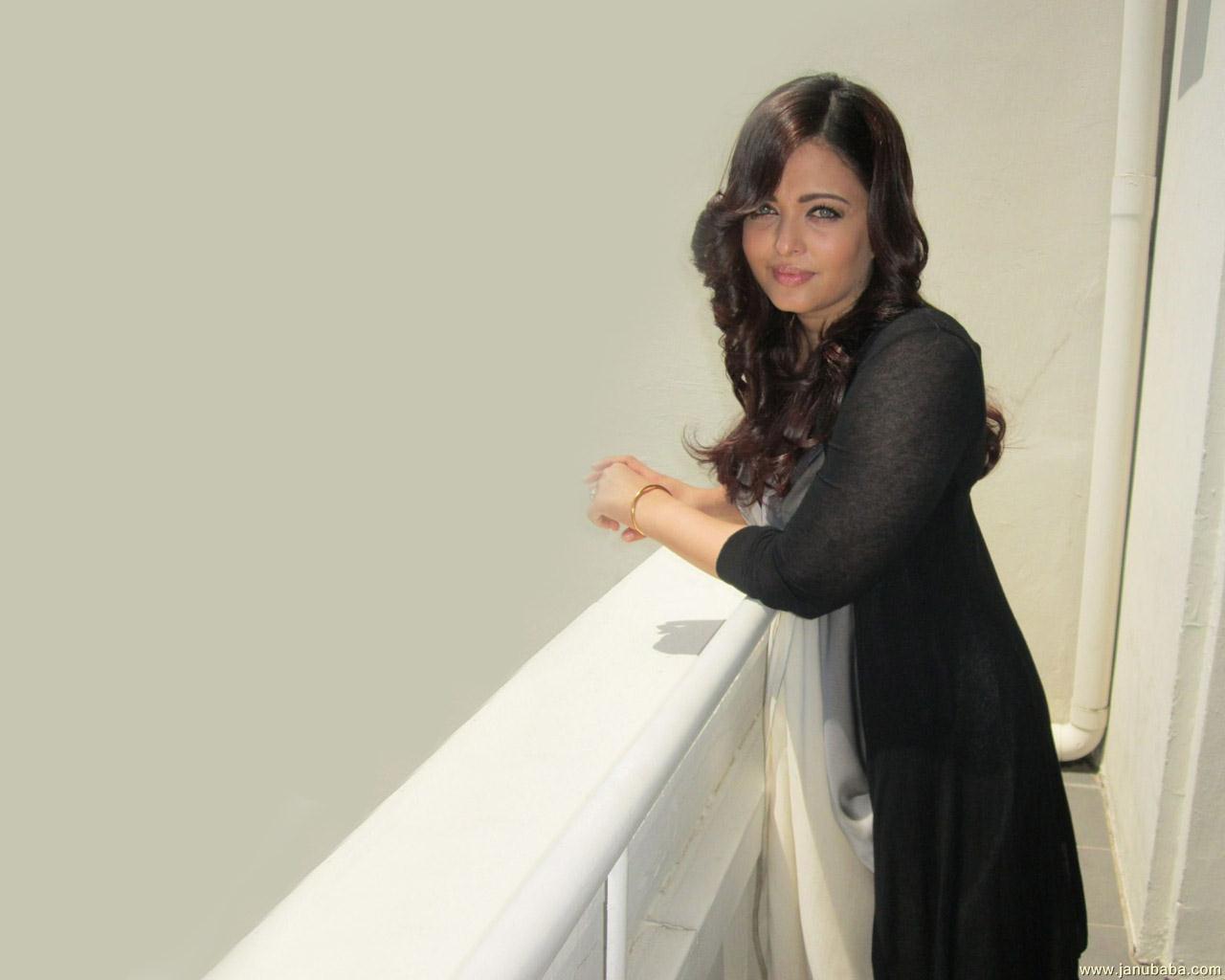 Aishwarya Rai               by coolman
