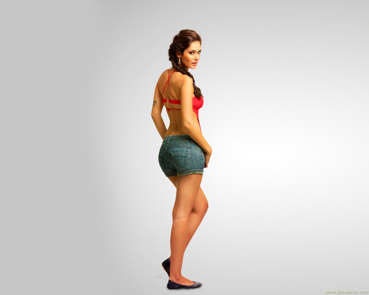Bruna Abdullah                by coolman
