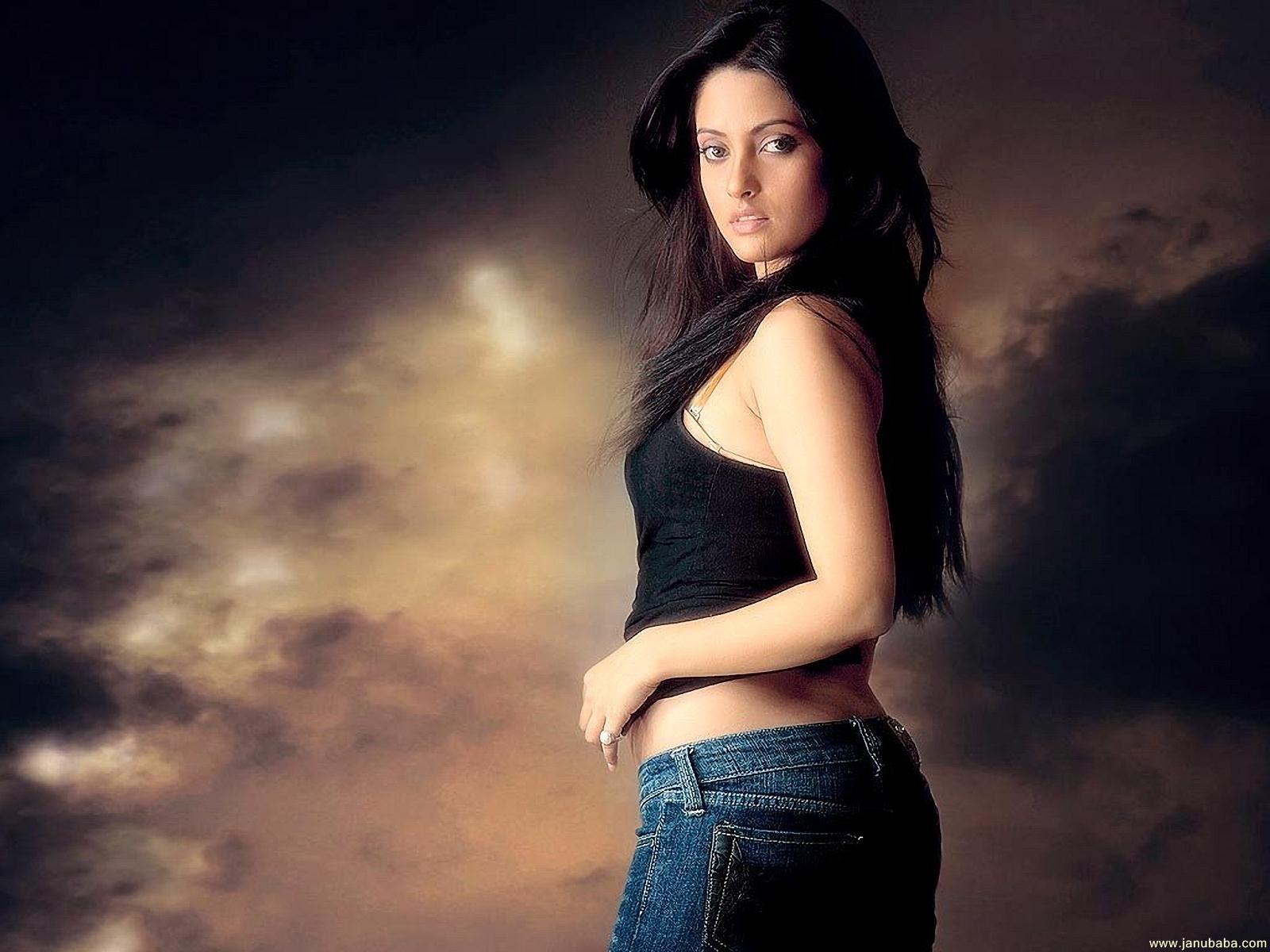 Riya Sen