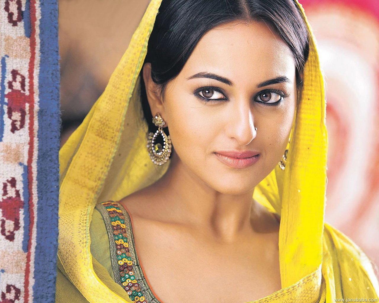  Sonakshi Sinha 