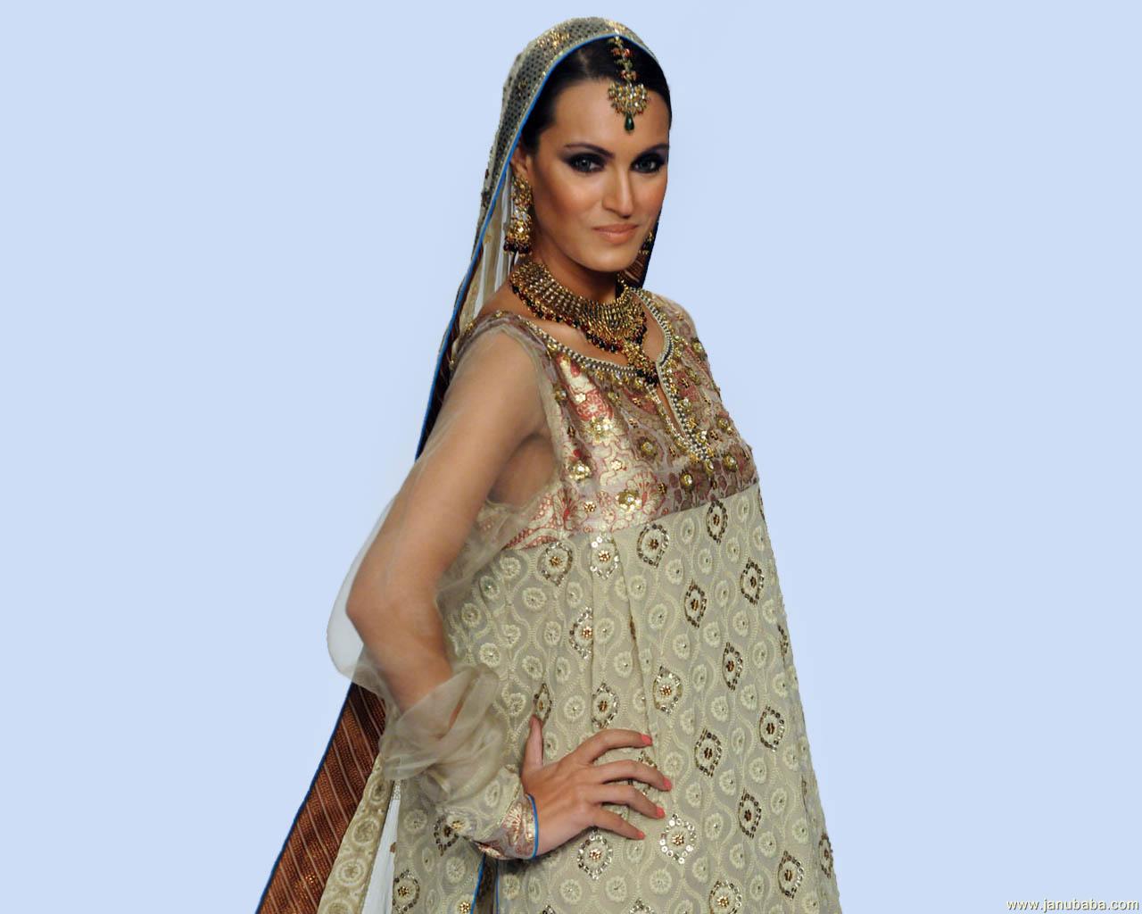 Nadia Hussain                        by coolman